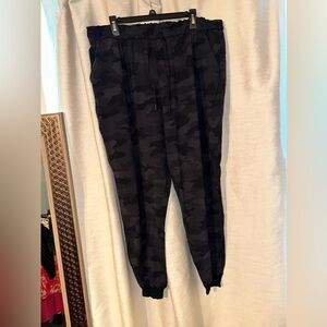 Size 16 Lulu lemon stretch high rise joggers